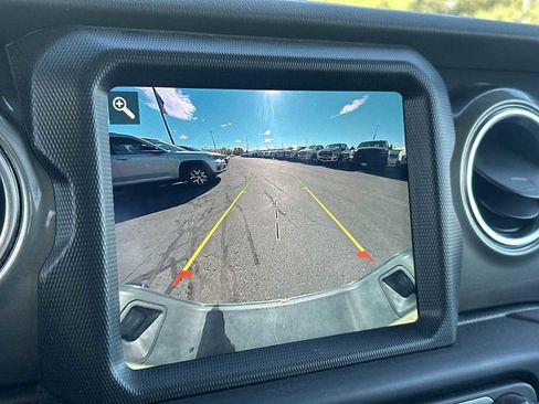 Used 2022 Jeep Gladiator Overland w/ Trailer Tow Package image 22