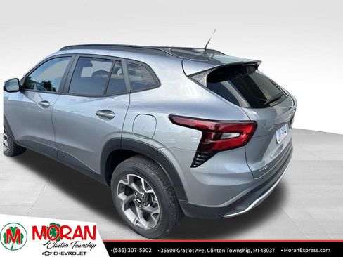 Certified 2024 Chevrolet Trax LT w/ Driver Confidence Package FWD image 3