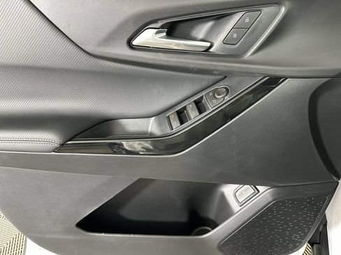New 2026 Chevrolet Equinox LT w/ Convenience Package II FWD image 21