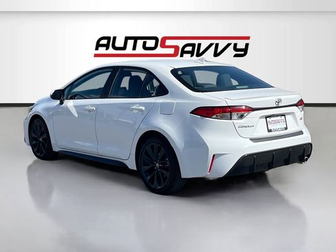 Used 2024 Toyota Corolla SE w/ SE Premium Package FWD image 5