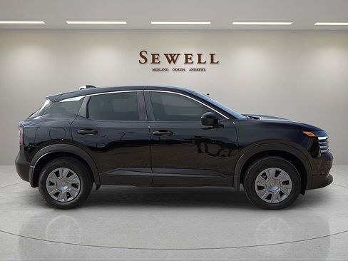 Used 2025 Nissan Kicks S image 5