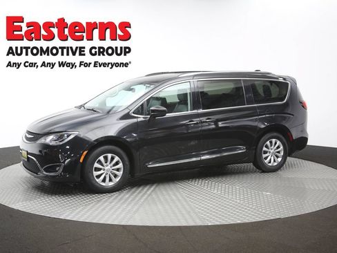 Used 2019 Chrysler Pacifica Touring-L FWD image 56