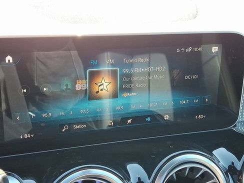 Used 2021 Mercedes-Benz GLB 250 4MATIC image 17