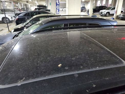 Used 2022 Volkswagen Tiguan SE R-Line FWD image 9