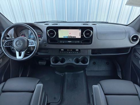 Used 2024 Mercedes-Benz Sprinter 2500 image 11