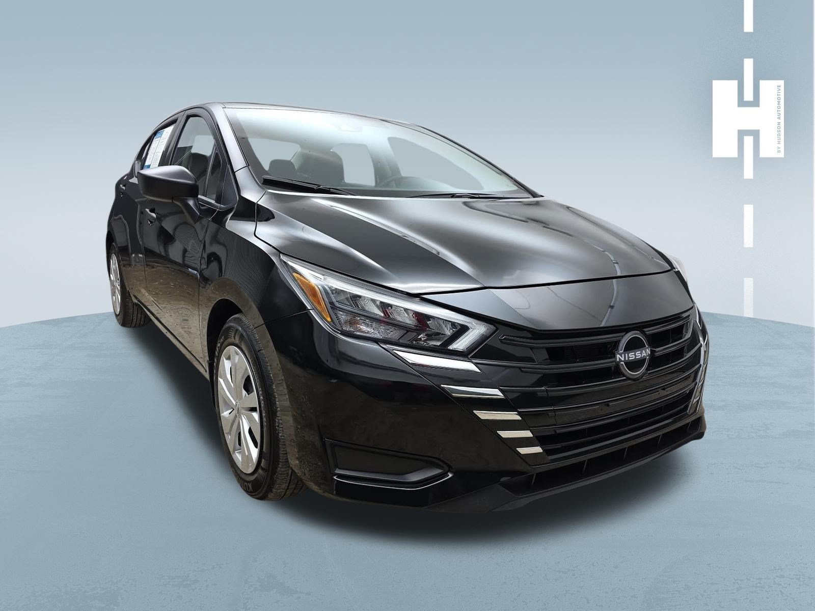 Used 2025 Nissan Versa S w/ Trunk Package FWD image 1