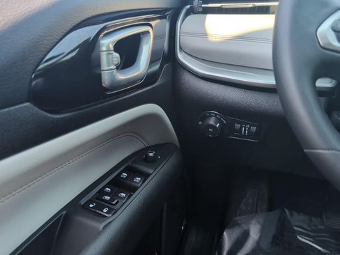 Used 2025 Jeep Compass Limited w/ Sun & Sound Group AWD/4WD image 21