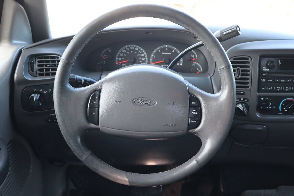 Used 2002 Ford F150 XLT AWD/4WD image 18