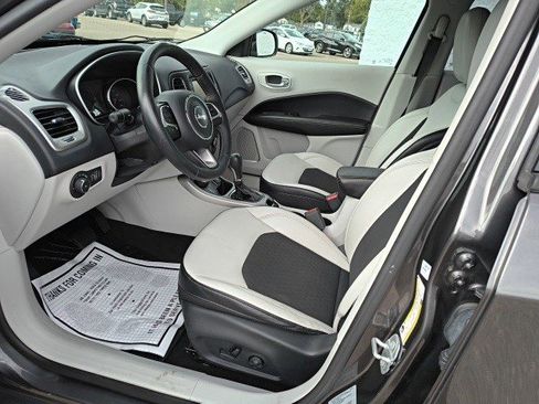 Used 2017 Jeep Compass Latitude w/ Cold Weather Group image 11