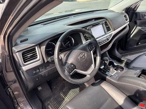 Certified 2019 Toyota Highlander XLE image 9