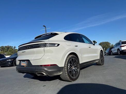 Used 2024 Porsche Cayenne Coupe AWD/4WD image 5