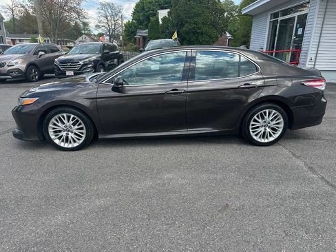 Used 2019 Toyota Camry XLE w/ Carpet Mat Package FWD image 8