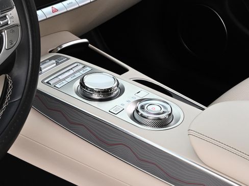 Used 2024 Genesis GV70 2.5T w/ Advanced Package image 22