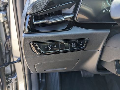 Certified 2023 Kia Niro EX image 28