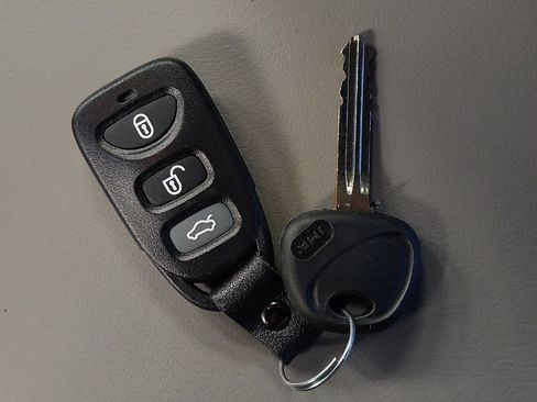 Used 2018 Hyundai Elantra SEL FWD image 32