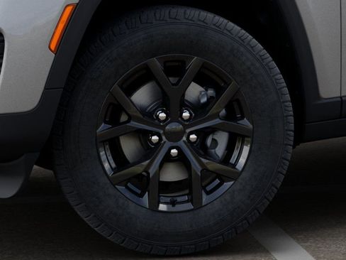 New 2025 Jeep Grand Cherokee Altitude image 8