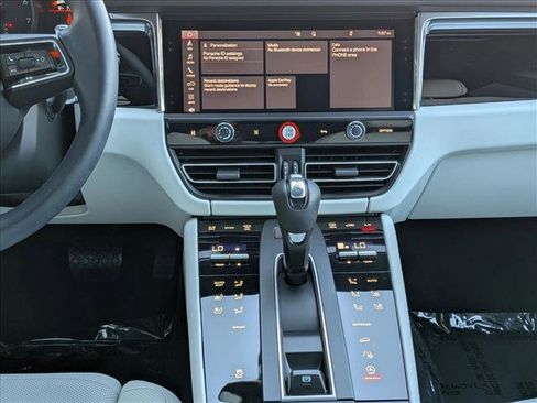 Used 2025 Porsche Macan image 20