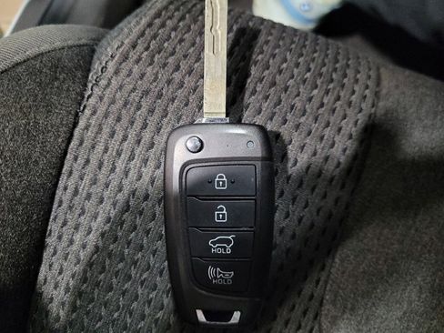 Used 2019 Hyundai Santa Fe SE image 32