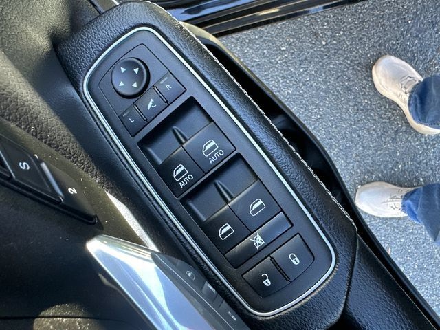 Used 2022 RAM 1500 Laramie AWD/4WD image 28
