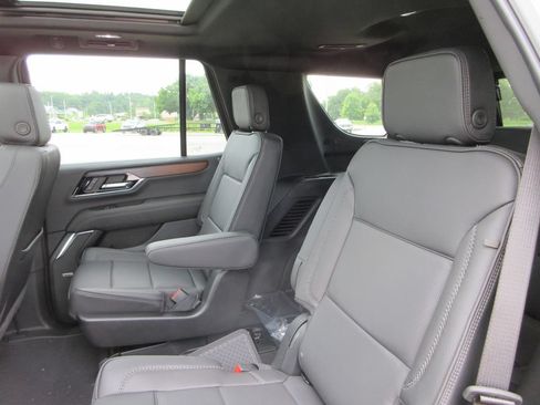 New 2026 GMC Yukon Denali w/ Sun & Power Step Package AWD/4WD image 13