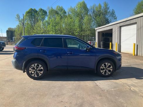 Used 2022 Nissan Rogue SV w/ SV Premium Package image 4
