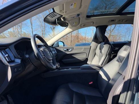 Used 2020 Volvo XC60 T6 Momentum image 12