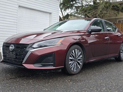 Used 2024 Nissan Altima 2.5 SV image 7