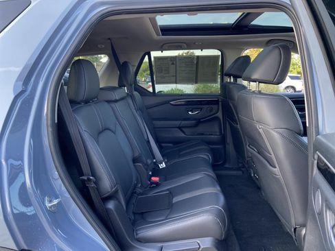 Used 2023 Honda Pilot Touring image 14