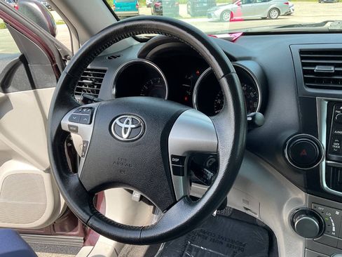Used 2013 Toyota Highlander SE AWD/4WD image 18