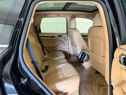 Used 2013 Porsche Cayenne w/ Convenience Pkg AWD/4WD image 29