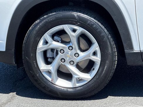 Used 2025 Chevrolet Trax LS w/ LS Convenience Package FWD image 29