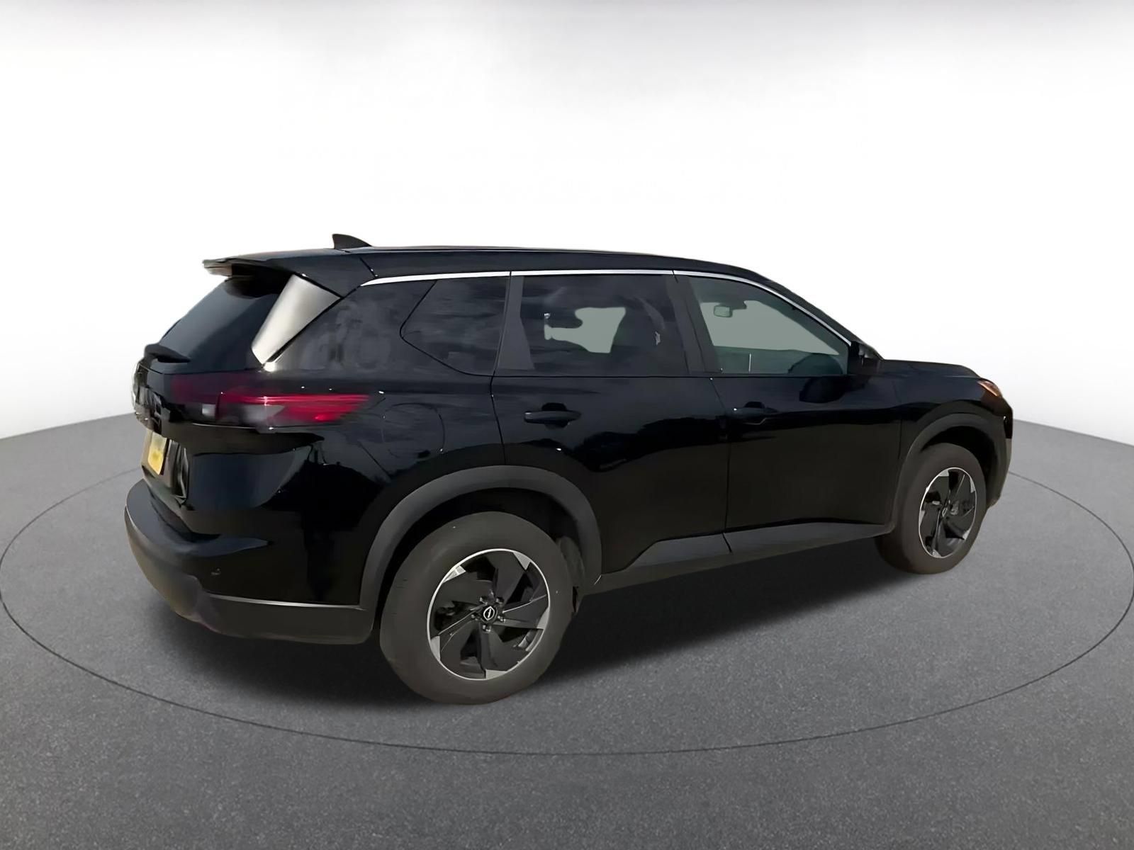 Used 2025 Nissan Rogue SV FWD image 14