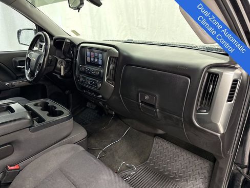 Used 2018 Chevrolet Silverado 1500 LT w/ LT Eassist Package image 11
