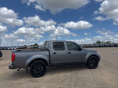 Used 2020 Nissan Frontier SV w/ Midnight Edition Floor Mats image 28