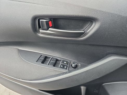 Used 2024 Toyota Corolla LE FWD image 33