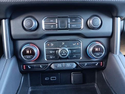 Used 2023 Chevrolet Tahoe Z71 w/ Luxury Package image 25