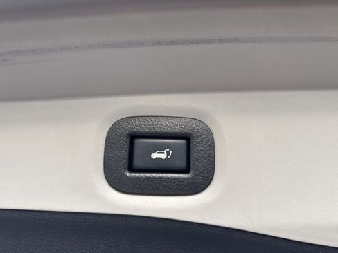 Used 2015 Nissan Rogue SV w/ SV Premium Package AWD/4WD image 12