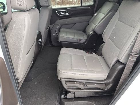 Used 2021 GMC Yukon SLT w/ SLT Premium Package image 11