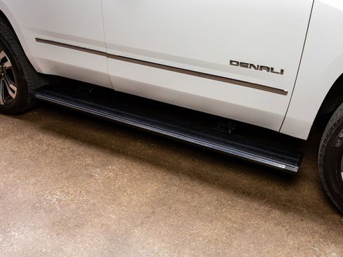 Used 2019 GMC Yukon Denali w/ Denali Ultimate Package image 12