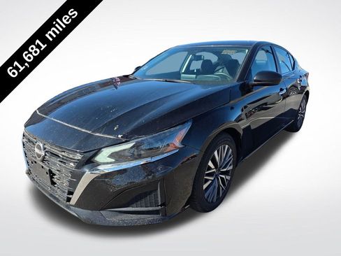Used 2023 Nissan Altima 2.5 SV image 2