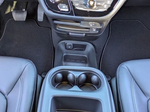 New 2026 Chrysler Pacifica Select AWD/4WD image 21
