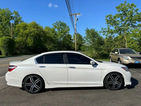 Used 2017 Honda Accord Sport image 8