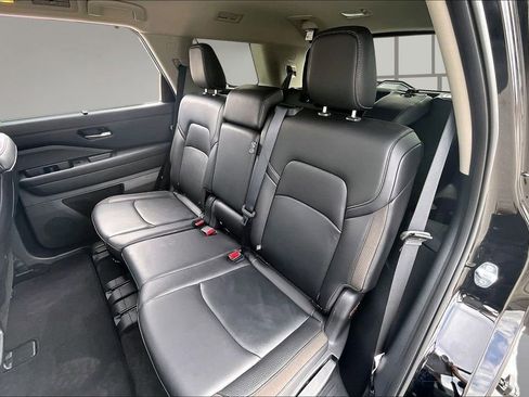 Used 2025 Nissan Pathfinder SL AWD/4WD image 21