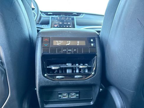 Used 2023 Jeep Grand Cherokee L Laredo image 6