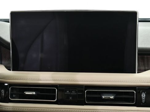 Used 2022 Lincoln Nautilus Reserve w/ Equipment Group 201A AWD/4WD image 9