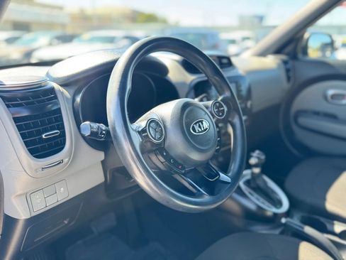 Used 2017 Kia Soul EV image 10