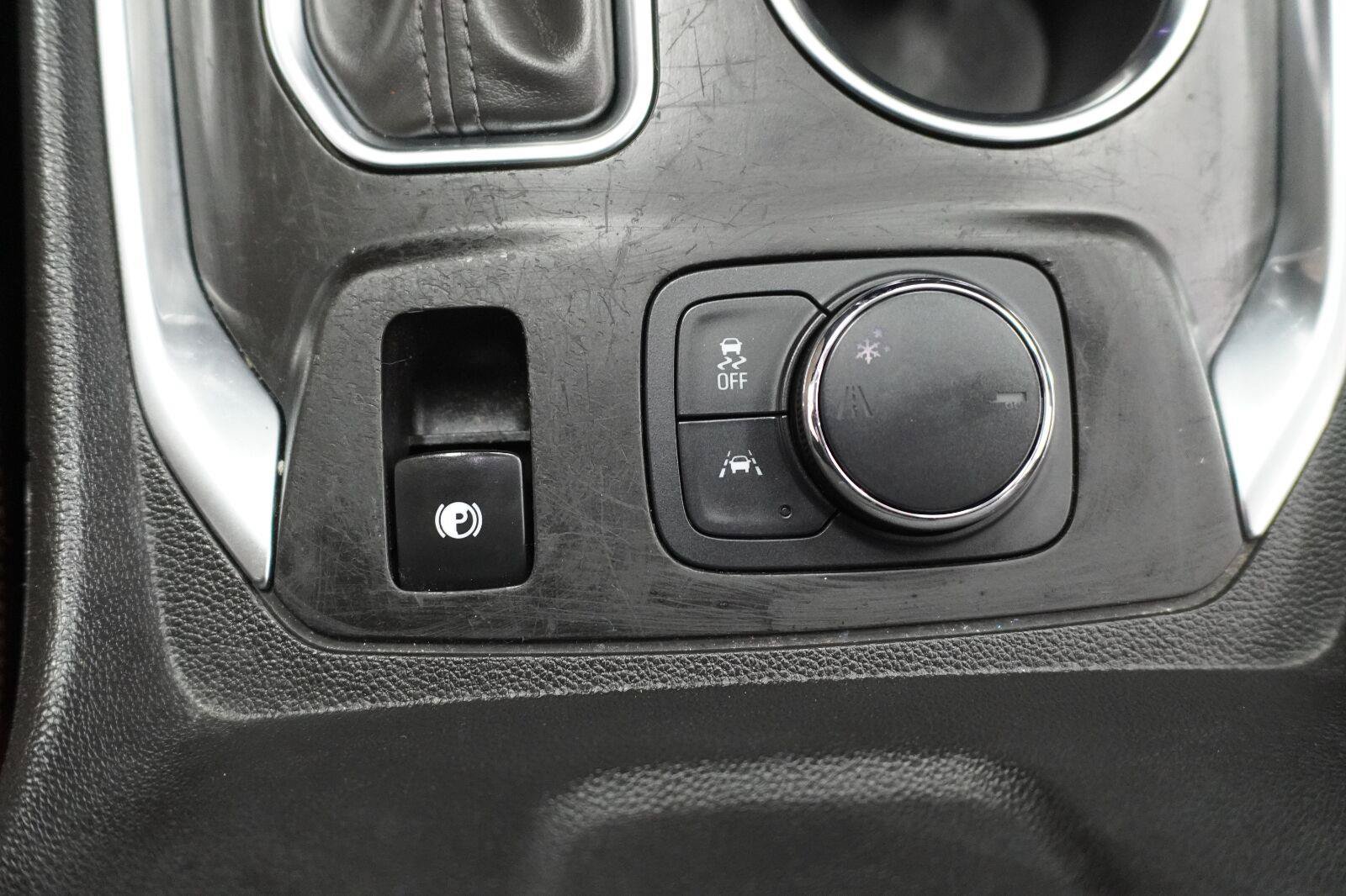 Used 2018 Chevrolet Traverse Premier w/ Driver Confidence II Package FWD image 21