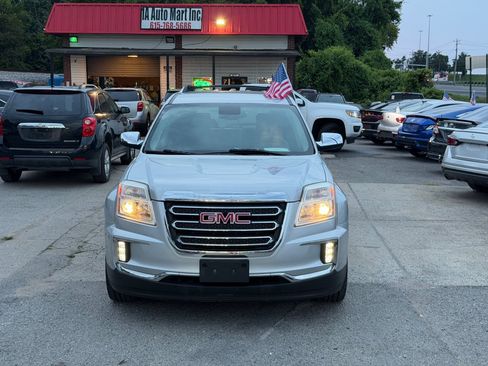 Used 2017 GMC Terrain SLT w/ Driver Alert Package I FWD image 2
