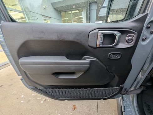 New 2026 Jeep Wrangler Unlimited Rubicon AWD/4WD image 42