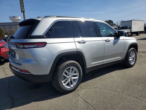 New 2026 Jeep Grand Cherokee Laredo image 6